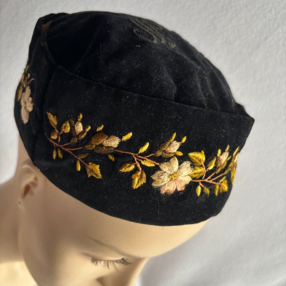 Antique Victorian Men's Hand Made Embroidered Smoking Cap - Picture 5 of 16